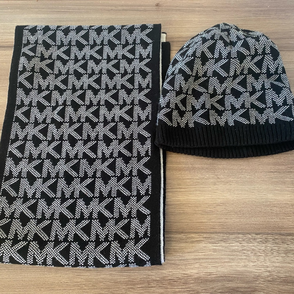 MK 🖤 HAT/SCARF